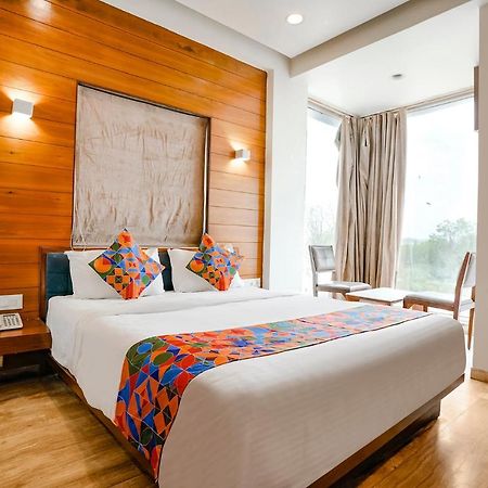 Fabhotel Kyra - Near Airport Road อาเมดาบัด ภายนอก รูปภาพ