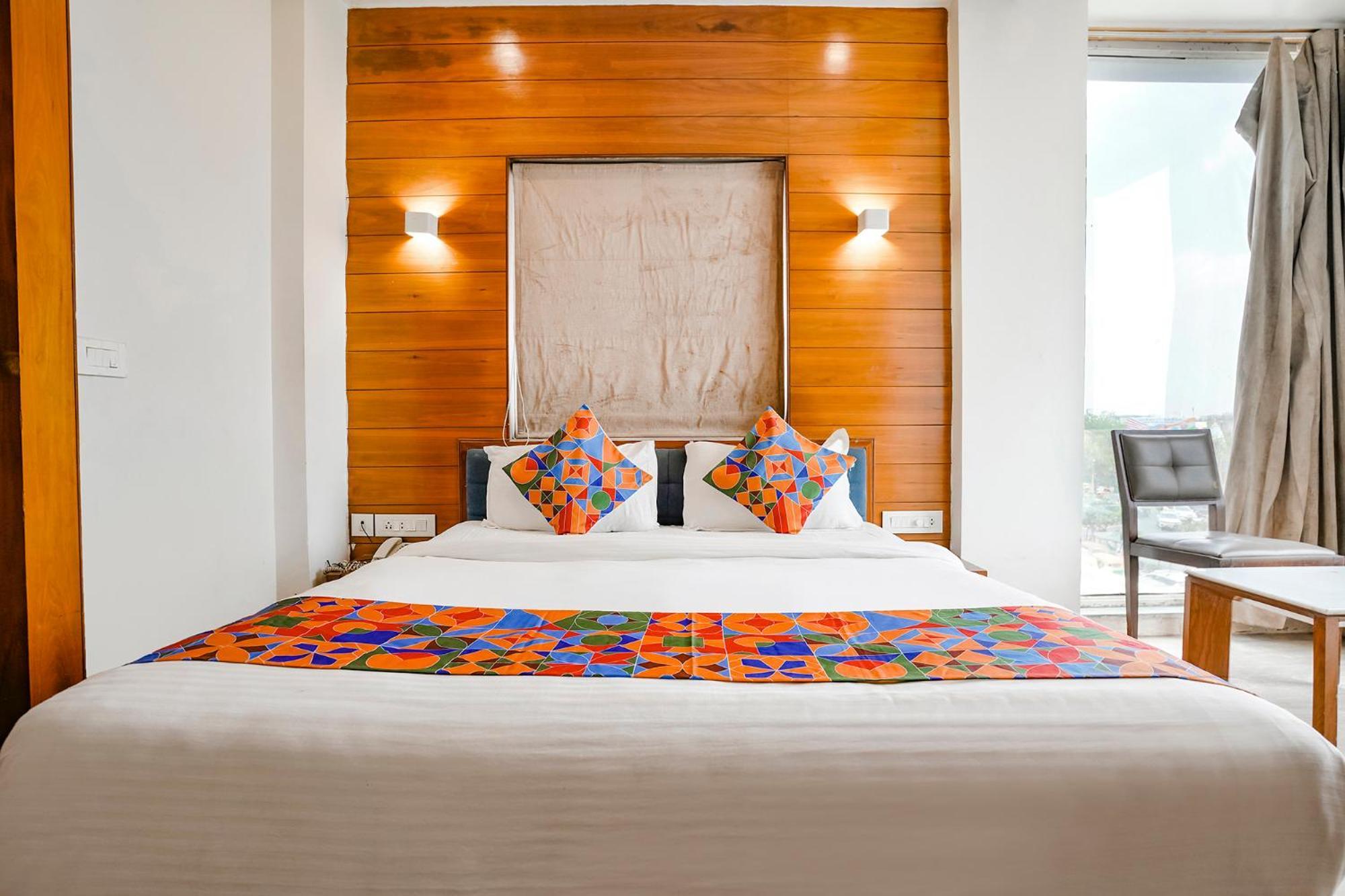Fabhotel Kyra - Near Airport Road อาเมดาบัด ภายนอก รูปภาพ