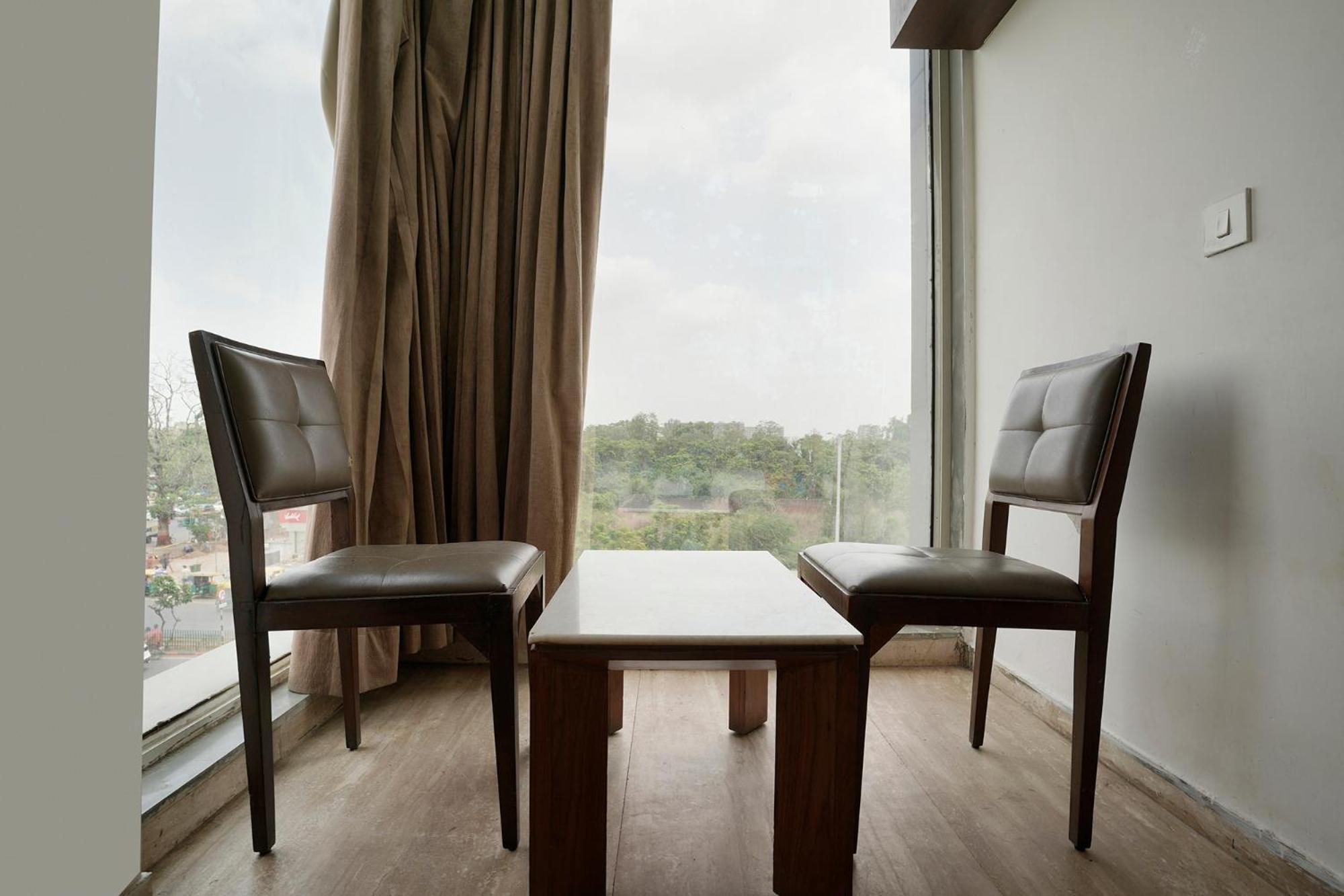 Fabhotel Kyra - Near Airport Road อาเมดาบัด ภายนอก รูปภาพ