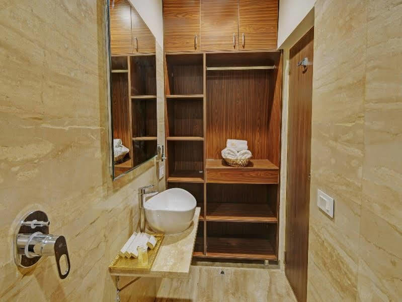 Fabhotel Kyra - Near Airport Road อาเมดาบัด ภายนอก รูปภาพ